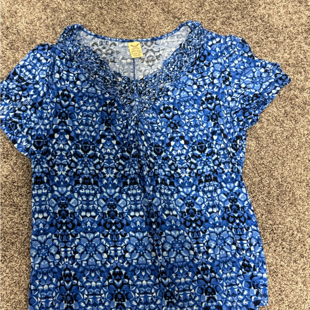 Faded Glory Blue Short Sleeve Blouse with Geometric Pattern